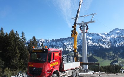 Die Demontage der Anlage erfolgte durch die Paul Reber AG aus Schüpfheim. Ebenfalls der Aufbau der vier neuen Stützen.